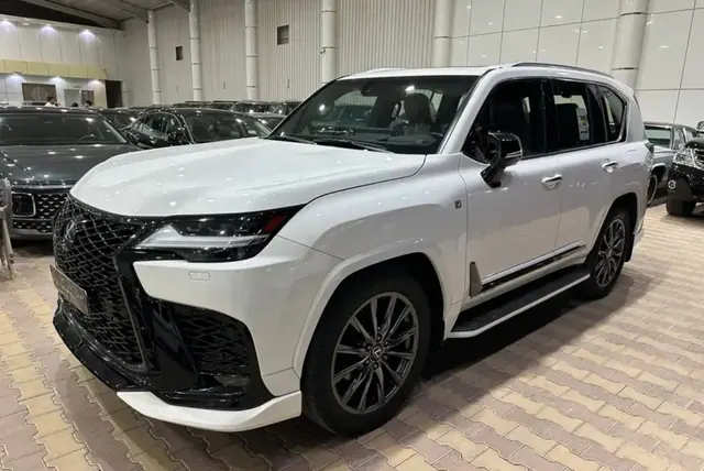 لكزس LX 2024
