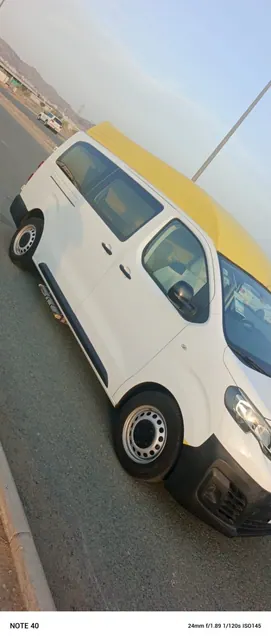 بيجو فان محول مكتبي
