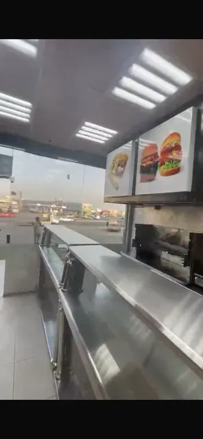 مطعم شاورما وبيتزا للتقبيل بكامل معداته