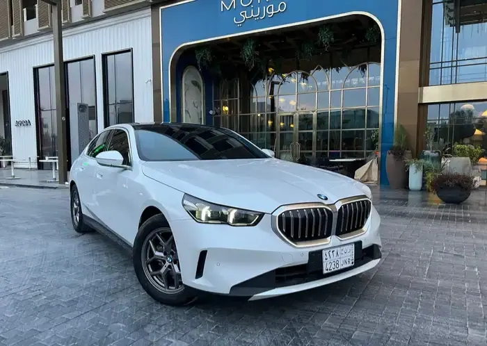 BMW 520i 2025 في بوابة البيع و الشراء